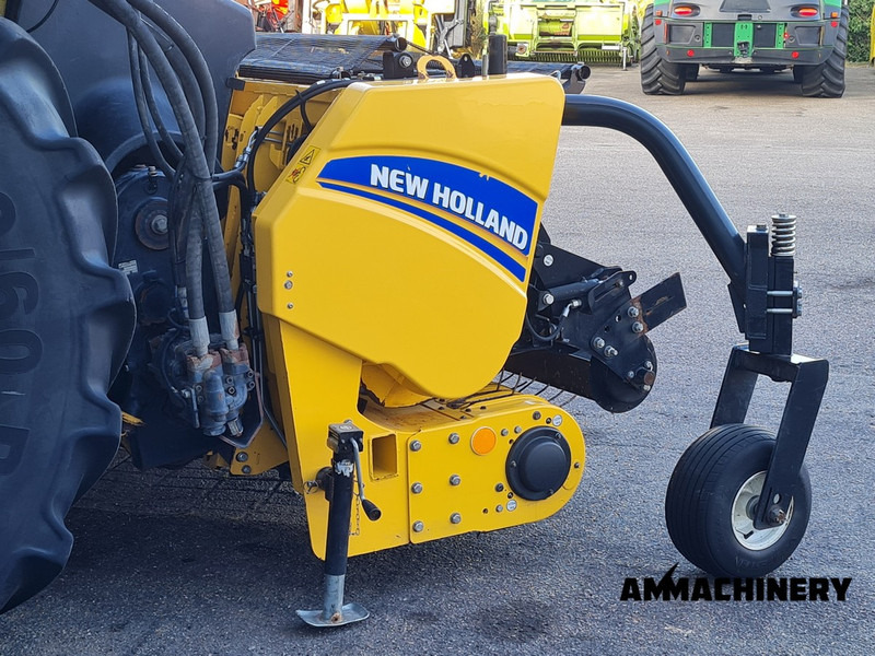 New Holland 300FP pick-up - Takarmánybetakarító gép: 3 kép. New Holland 300FP pick-up - Takarmánybetakarító gép: 3 kép.