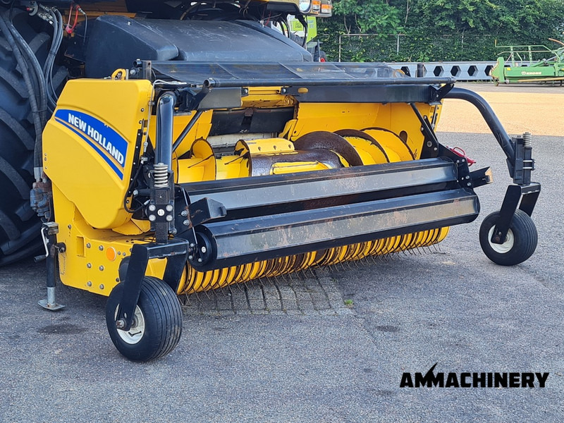 New Holland 300FP pick-up - Takarmánybetakarító gép: 2 kép. New Holland 300FP pick-up - Takarmánybetakarító gép: 2 kép.