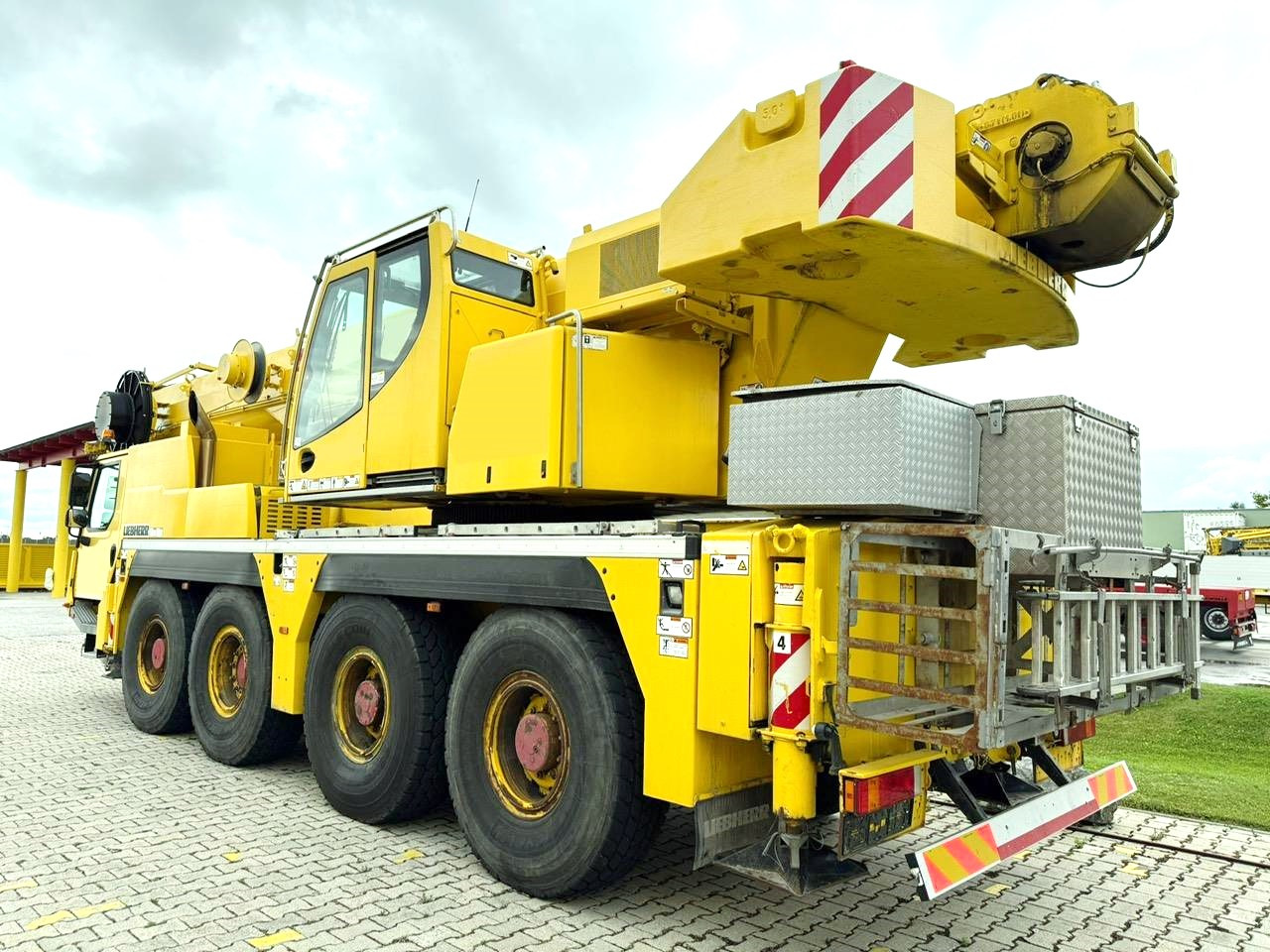 LIEBHERR LTM 1070-4.2 - Daru: 2 kép. LIEBHERR LTM 1070-4.2 - Daru: 2 kép.