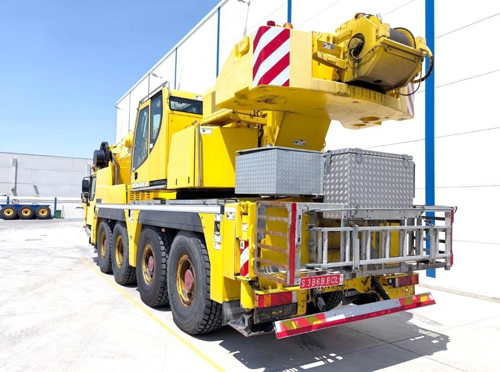 Liebherr LTM 1070-4.2 - Terepjáró autódaru: 2 kép. Liebherr LTM 1070-4.2 - Terepjáró autódaru: 2 kép.