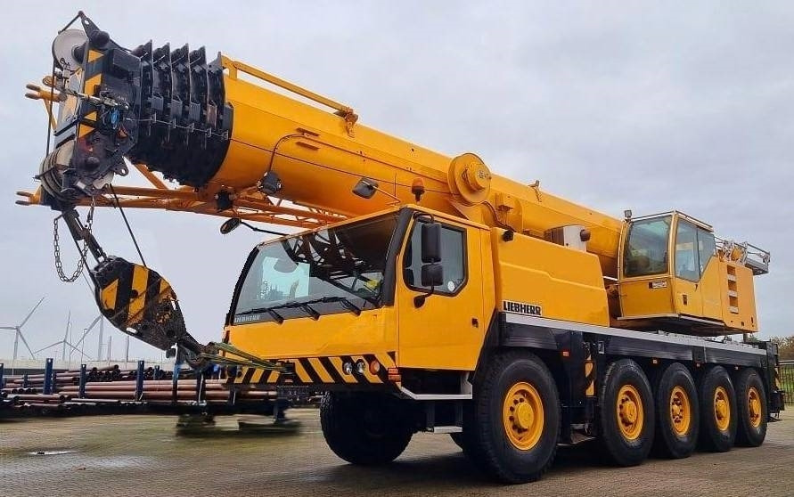 Liebherr LTM 1095-5.1 - Terepjáró autódaru: 1 kép. Liebherr LTM 1095-5.1 - Terepjáró autódaru: 1 kép.