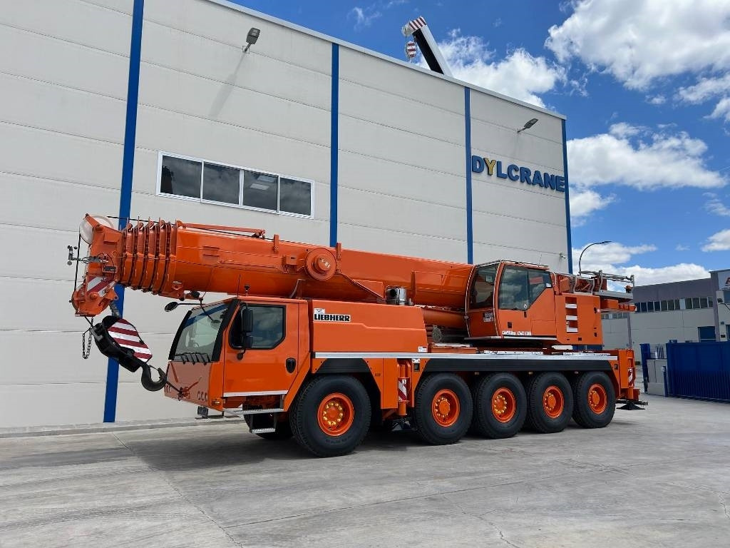 Liebherr LTM 1100-5.2 - Terepjáró autódaru: 1 kép. Liebherr LTM 1100-5.2 - Terepjáró autódaru: 1 kép.