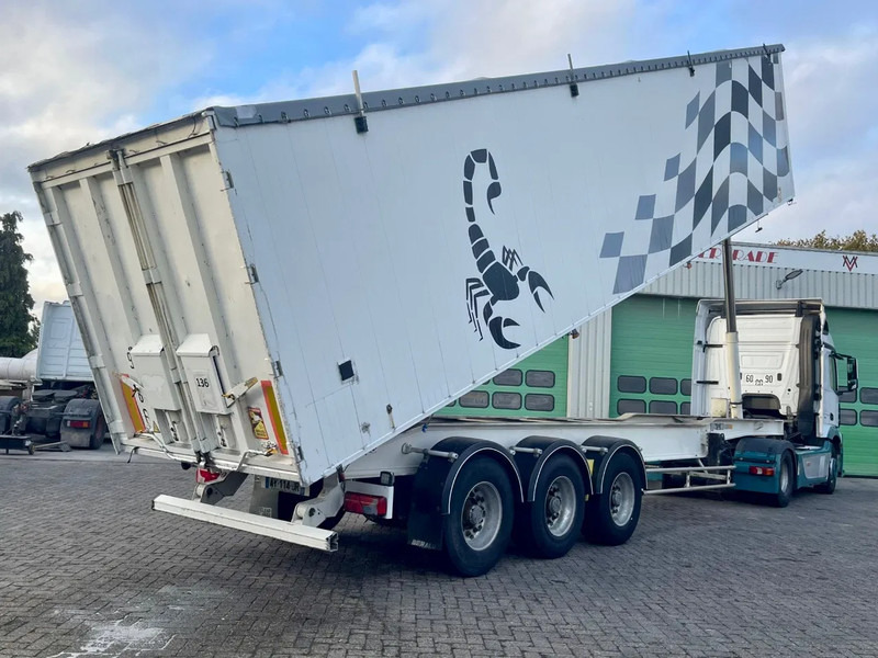 Benalu Grain 6580 kg, 65 m3 - Félpótkocsi billenőplatós: 4 kép. Benalu Grain 6580 kg, 65 m3 - Félpótkocsi billenőplatós: 4 kép.