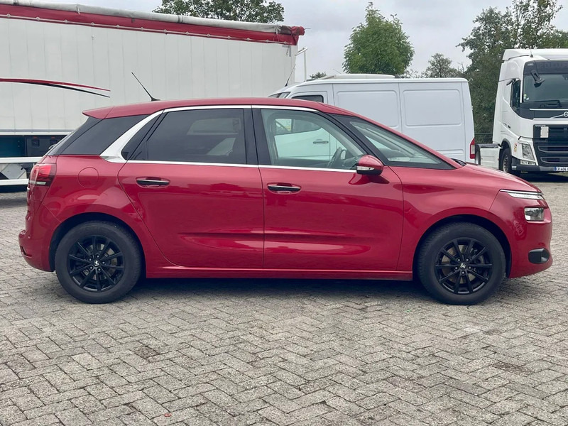 Citroën C4 Picasso REAR VIEW CAMERA, BLIND SPOT SENSOR, AUTO PARKING, FRONT & REAR PARKTRONIC, - Hatchback: 4 kép. Citroën C4 Picasso REAR VIEW CAMERA, BLIND SPOT SENSOR, AUTO PARKING, FRONT & REAR PARKTRONIC, - Hatchback: 4 kép.