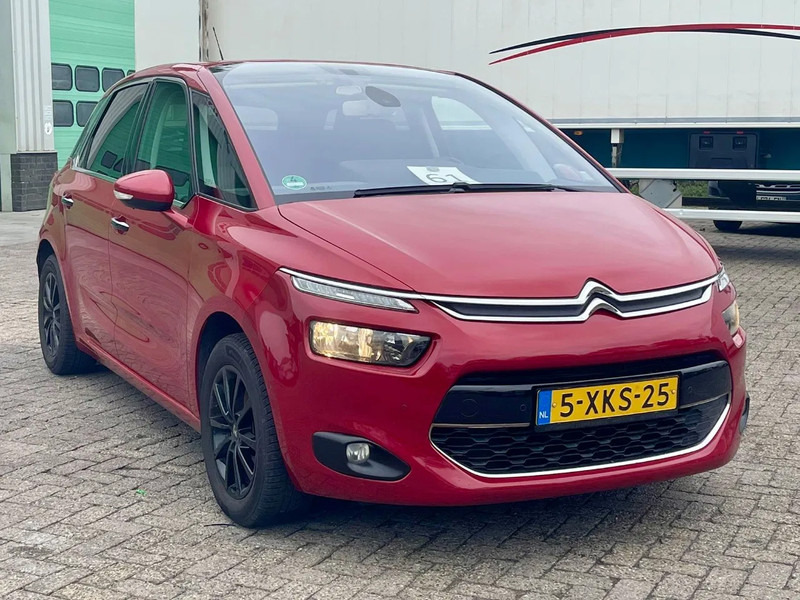 Citroën C4 Picasso REAR VIEW CAMERA, BLIND SPOT SENSOR, AUTO PARKING, FRONT & REAR PARKTRONIC, - Hatchback: 3 kép. Citroën C4 Picasso REAR VIEW CAMERA, BLIND SPOT SENSOR, AUTO PARKING, FRONT & REAR PARKTRONIC, - Hatchback: 3 kép.