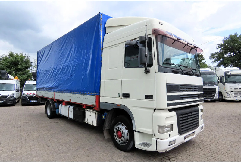 DAF XF 95.430 Manual diesel injection! Manual gearbox! - Ponyvás teherautó: 1 kép. DAF XF 95.430 Manual diesel injection! Manual gearbox! - Ponyvás teherautó: 1 kép.