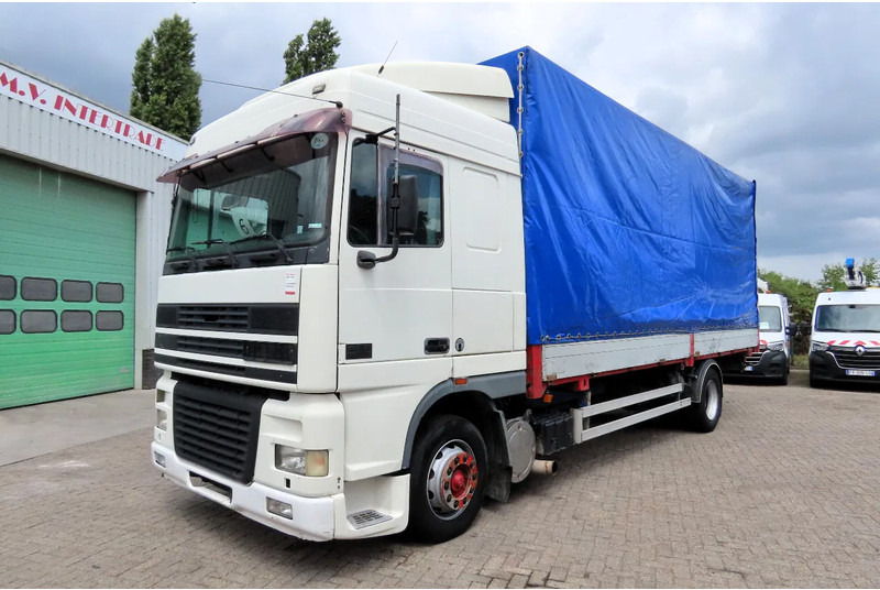 DAF XF 95.430 Manual diesel injection! Manual gearbox! - Ponyvás teherautó: 2 kép. DAF XF 95.430 Manual diesel injection! Manual gearbox! - Ponyvás teherautó: 2 kép.