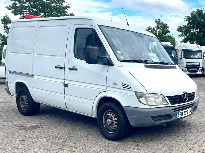 Mercedes-Benz Sprinter 208 3 seats. Very good bus! 100% engine and gearbox! France use - Furgon: 1 kép. Mercedes-Benz Sprinter 208 3 seats. Very good bus! 100% engine and gearbox! France use - Furgon: 1 kép.