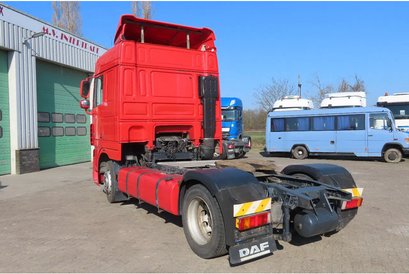 DAF XF 105.460 2 beds, 2 tanks - Nyergesvontató: 5 kép. DAF XF 105.460 2 beds, 2 tanks - Nyergesvontató: 5 kép.
