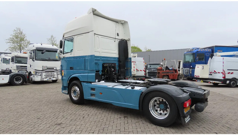 DAF XF 460 original NL truck. SSP, PARKING AC, 2X FUEL TANK, FRIGO - Nyergesvontató: 5 kép. DAF XF 460 original NL truck. SSP, PARKING AC, 2X FUEL TANK, FRIGO - Nyergesvontató: 5 kép.