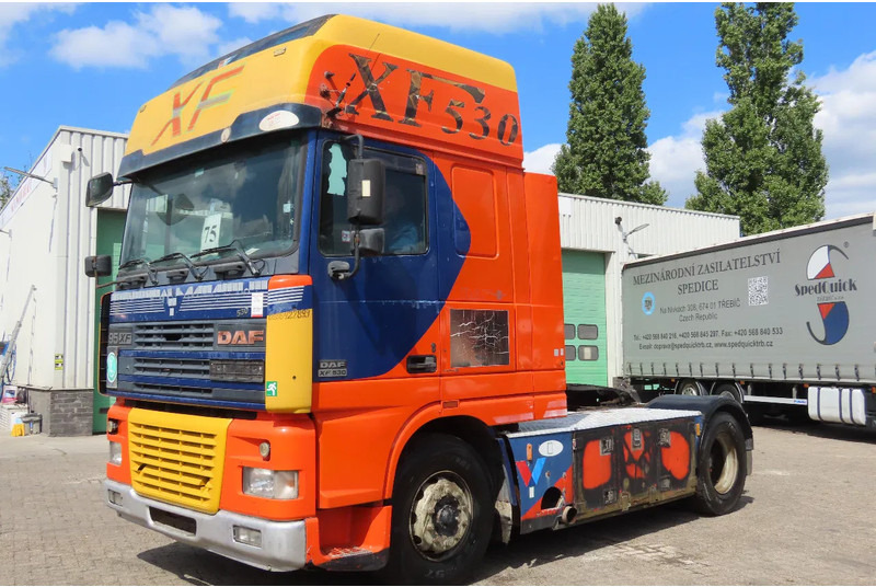 DAF XF 530 type E4, Manual!!! - Nyergesvontató: 2 kép. DAF XF 530 type E4, Manual!!! - Nyergesvontató: 2 kép.