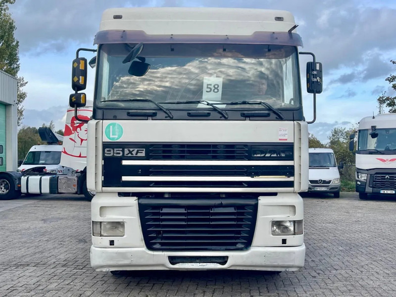 DAF XF 95.430 E4 TYPE, PTO + HYDRAULIC, FRIGO - Nyergesvontató: 3 kép. DAF XF 95.430 E4 TYPE, PTO + HYDRAULIC, FRIGO - Nyergesvontató: 3 kép.