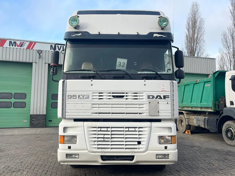 DAF XF 95.430 Manual , EUR4 - Nyergesvontató: 3 kép. DAF XF 95.430 Manual , EUR4 - Nyergesvontató: 3 kép.
