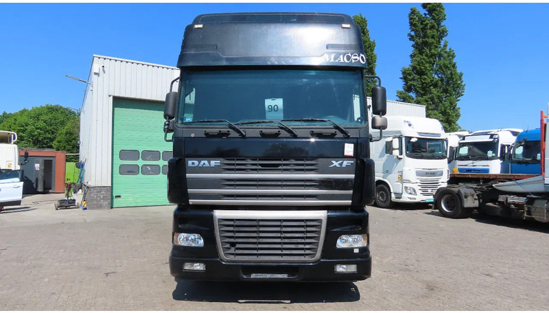 DAF XF 95.480 EURO4 , Manual! Super truck! - Nyergesvontató: 3 kép. DAF XF 95.480 EURO4 , Manual! Super truck! - Nyergesvontató: 3 kép.