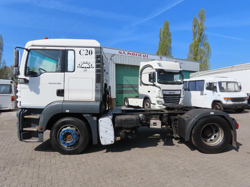 MAN TGA 18.390 Manual - Nyergesvontató: 4 kép. MAN TGA 18.390 Manual - Nyergesvontató: 4 kép.
