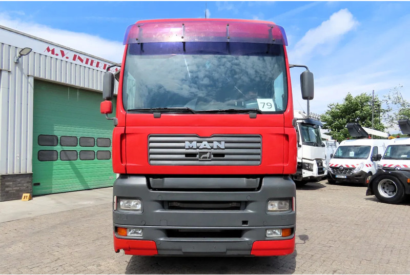 MAN TGA 18.410 Manual gearbox, Manual pomp, PTO, HYDRAULIC - Nyergesvontató: 2 kép. MAN TGA 18.410 Manual gearbox, Manual pomp, PTO, HYDRAULIC - Nyergesvontató: 2 kép.
