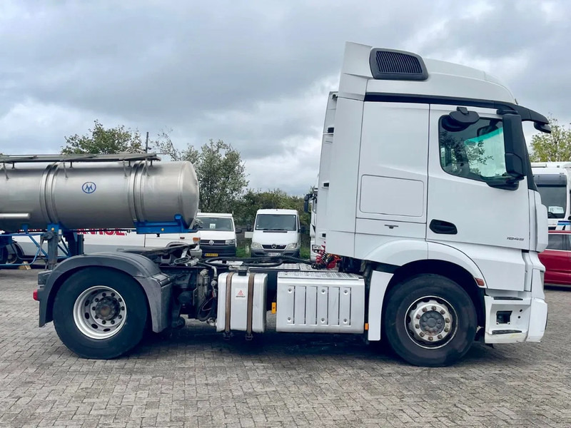 Mercedes-Benz Actros 1845 WDF9634031B990433, 594760 km, COMPRESSOR, PTO, HYDRAULIC - Nyergesvontató: 4 kép. Mercedes-Benz Actros 1845 WDF9634031B990433, 594760 km, COMPRESSOR, PTO, HYDRAULIC - Nyergesvontató: 4 kép.