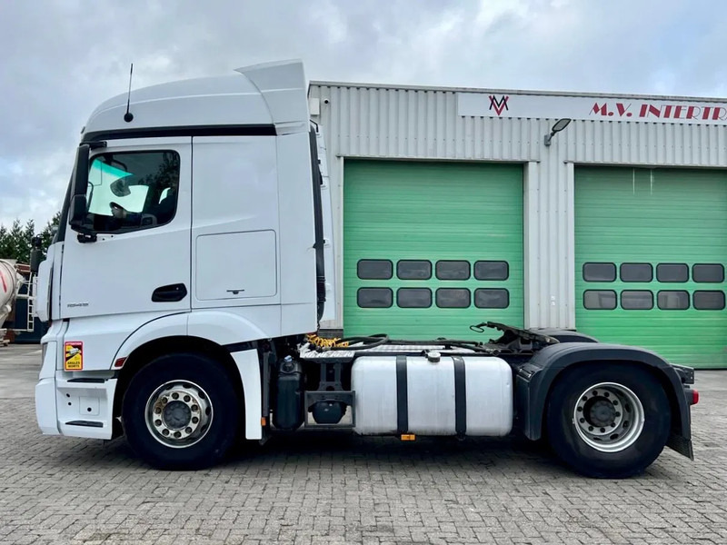 Mercedes-Benz Actros 1845 WDF9634031B995871, PTO, HYDRAULIC - Nyergesvontató: 4 kép. Mercedes-Benz Actros 1845 WDF9634031B995871, PTO, HYDRAULIC - Nyergesvontató: 4 kép.