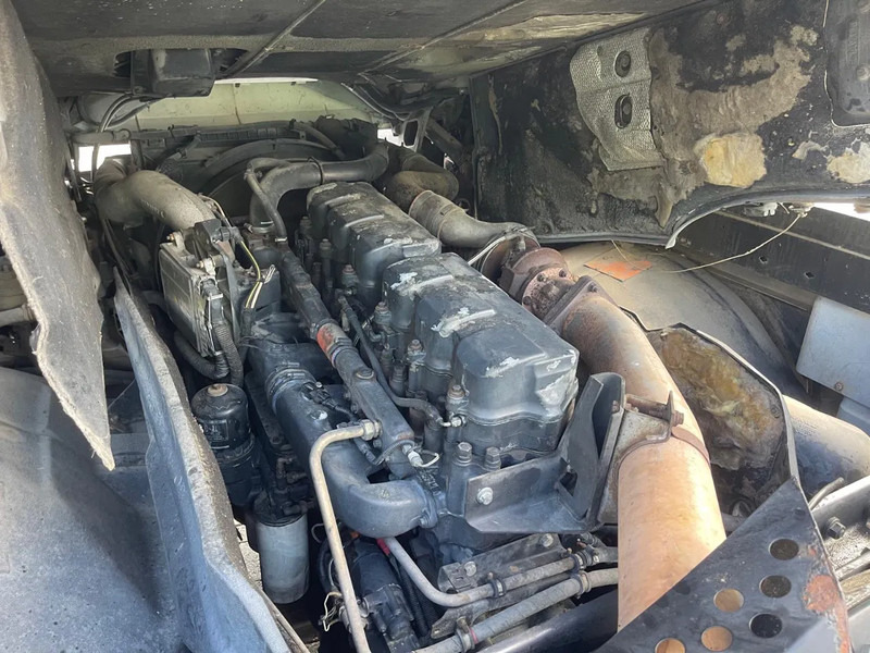 Renault Magnum 480 manual, PTO/ Hydraulic, renault moteur - Nyergesvontató: 5 kép. Renault Magnum 480 manual, PTO/ Hydraulic, renault moteur - Nyergesvontató: 5 kép.