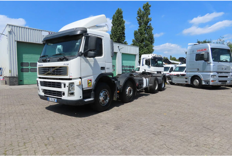 Volvo FM 12.380 8x4 FULL SPRING. 100% condition! - Alvaz teherautó: 2 kép. Volvo FM 12.380 8x4 FULL SPRING. 100% condition! - Alvaz teherautó: 2 kép.