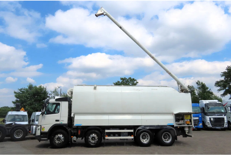 Volvo FMX 450 8x4 AUGER, radio control, 7 COMP. Full Volvo Service! . EXCELLENT condition - Tartályos teherautó: 2 kép. Volvo FMX 450 8x4 AUGER, radio control, 7 COMP. Full Volvo Service! . EXCELLENT condition - Tartályos teherautó: 2 kép.