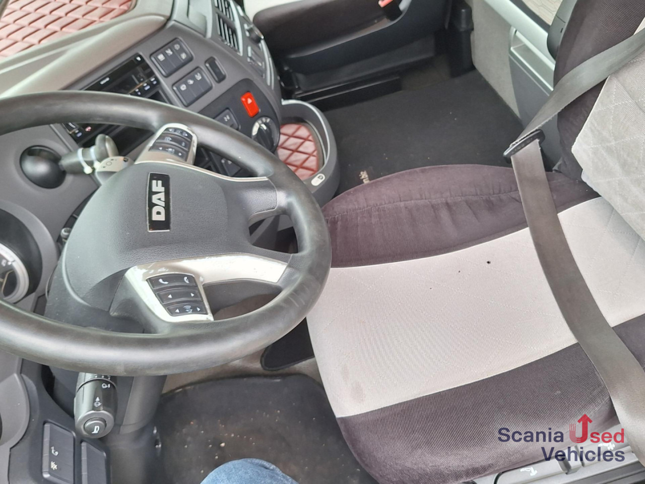 DAF XF 480 6x2 SSC Intarder ! - Cserefelépítményes teherautó: 2 kép. DAF XF 480 6x2 SSC Intarder ! - Cserefelépítményes teherautó: 2 kép.