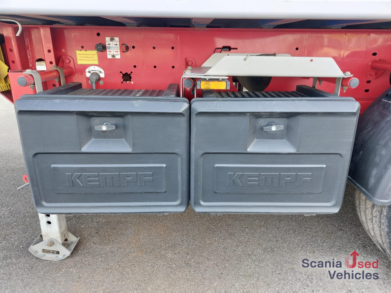 KEMPF SKM 3/S/ 39 A 10 Kastenmulde - Félpótkocsi billenőplatós: 2 kép. KEMPF SKM 3/S/ 39 A 10 Kastenmulde - Félpótkocsi billenőplatós: 2 kép.