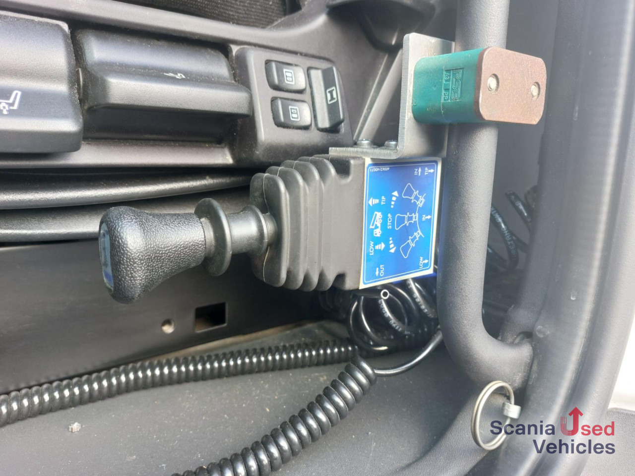 SCANIA R 410 A4x2NA Highline Hydraulikanlage - Nyergesvontató: 4 kép. SCANIA R 410 A4x2NA Highline Hydraulikanlage - Nyergesvontató: 4 kép.