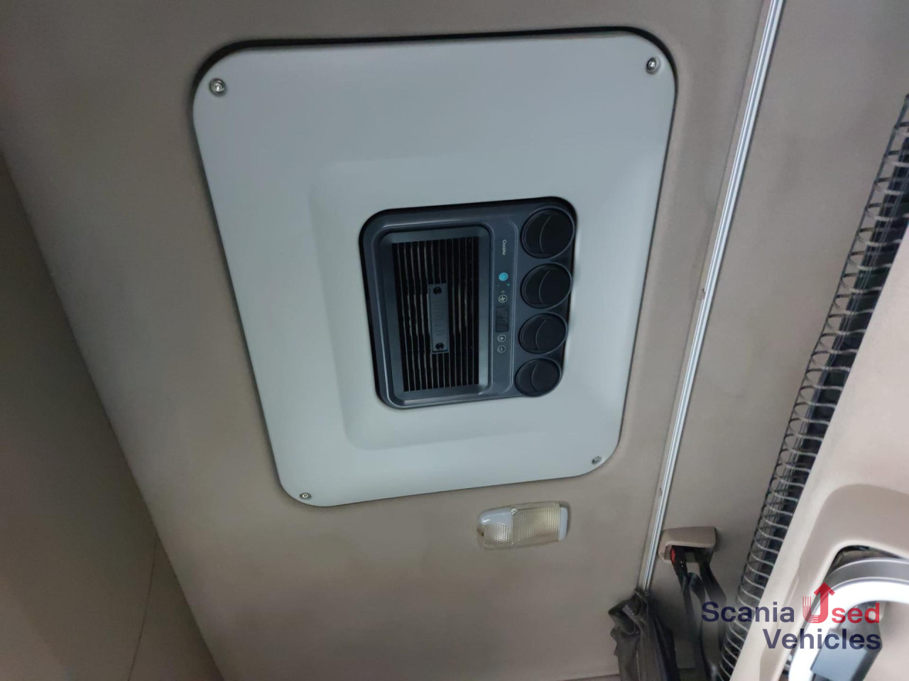 SCANIA R 450 LA4x2MEB Topline Low Deck - Nyergesvontató: 2 kép. SCANIA R 450 LA4x2MEB Topline Low Deck - Nyergesvontató: 2 kép.