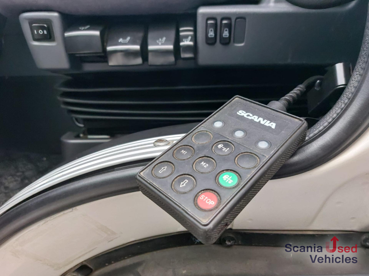 SCANIA P 280 DB4x2MNA Koffer Ladebordwand - Dobozos felépítményű teherautó: 4 kép. SCANIA P 280 DB4x2MNA Koffer Ladebordwand - Dobozos felépítményű teherautó: 4 kép.