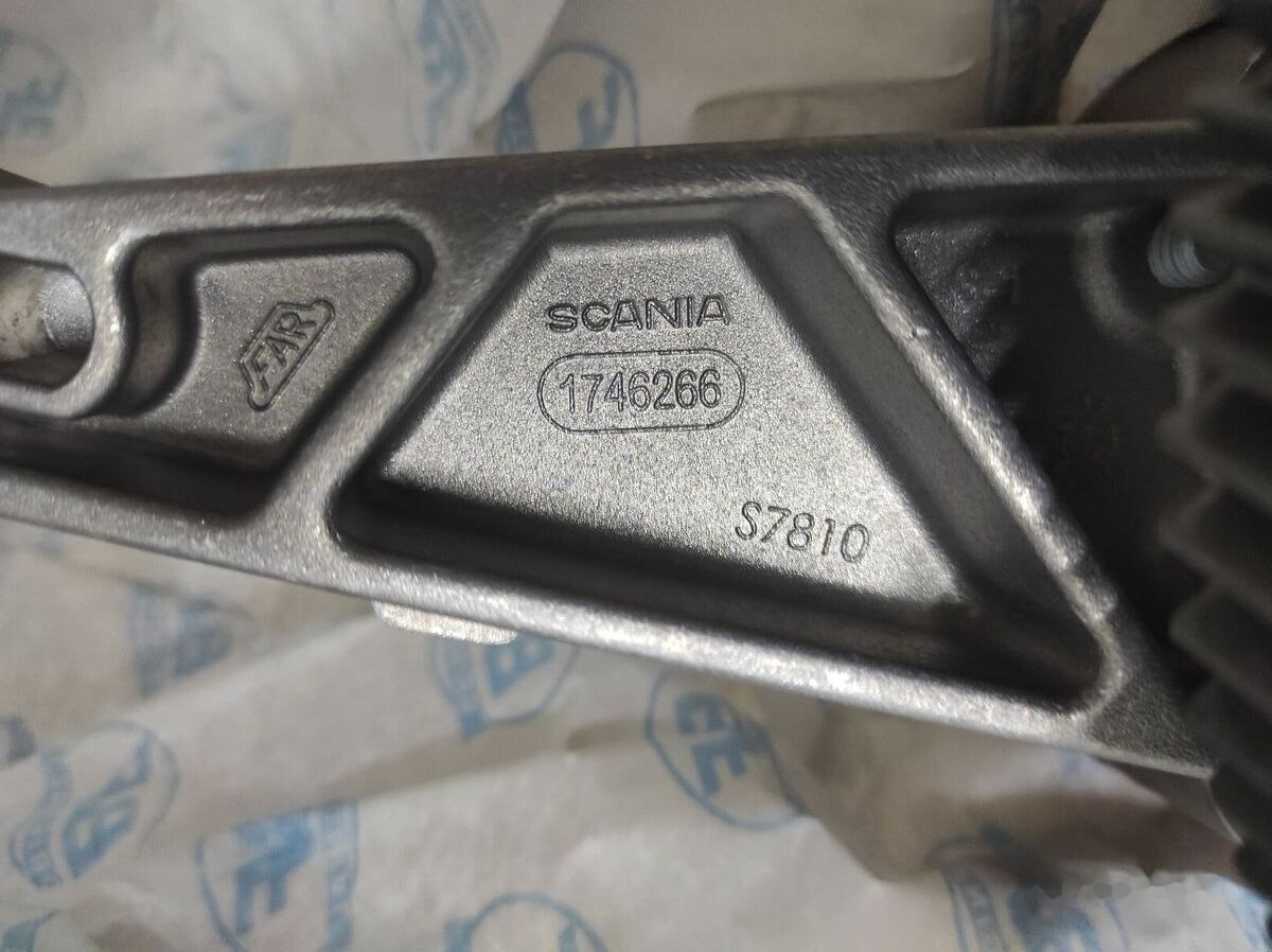 Scania 1746266 Scania truck - Olajszivattyú - Teherautó: 2 kép. Scania 1746266 Scania truck - Olajszivattyú - Teherautó: 2 kép.