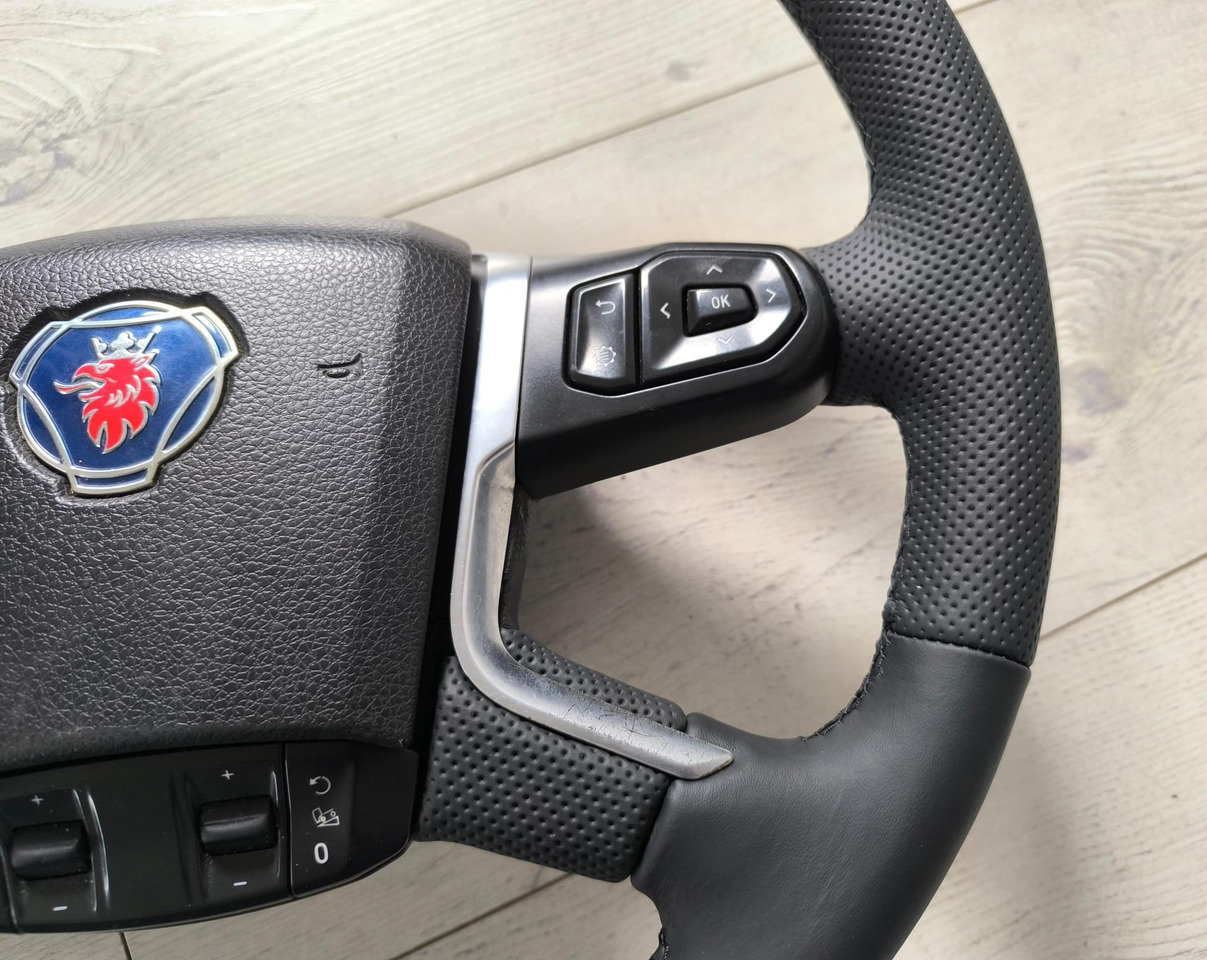 Scania - Kormánykerék - Teherautó: 2 kép. Scania - Kormánykerék - Teherautó: 2 kép.