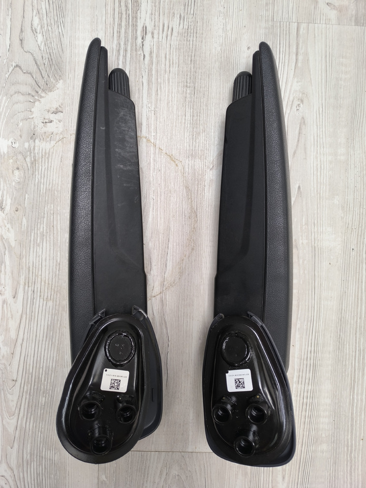 Scania NEXT GENERATION ARMRESTS Scania - Ülés - Teherautó: 2 kép. Scania NEXT GENERATION ARMRESTS Scania - Ülés - Teherautó: 2 kép.