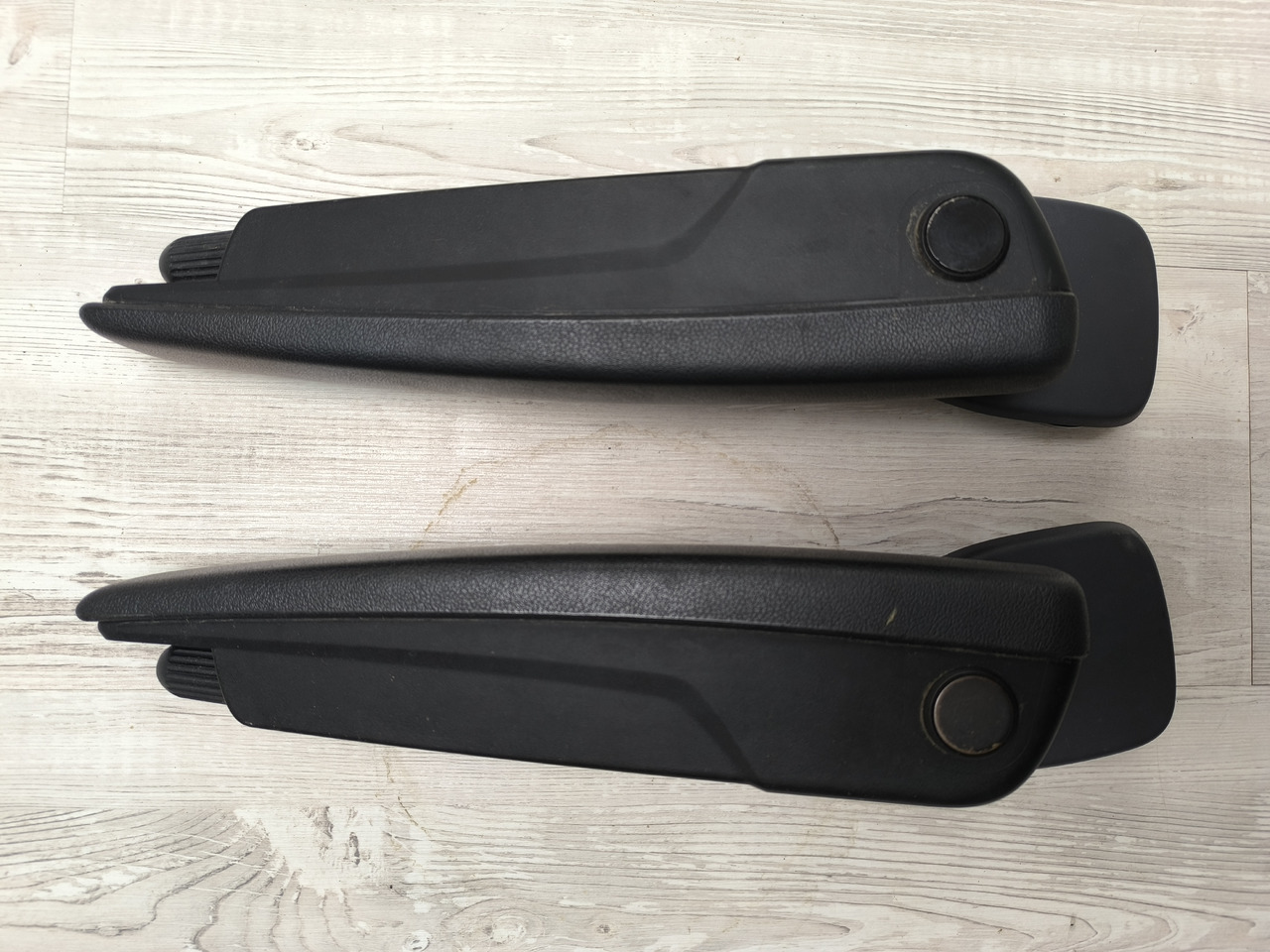 Scania NEXT GENERATION ARMRESTS Scania - Ülés - Teherautó: 3 kép. Scania NEXT GENERATION ARMRESTS Scania - Ülés - Teherautó: 3 kép.