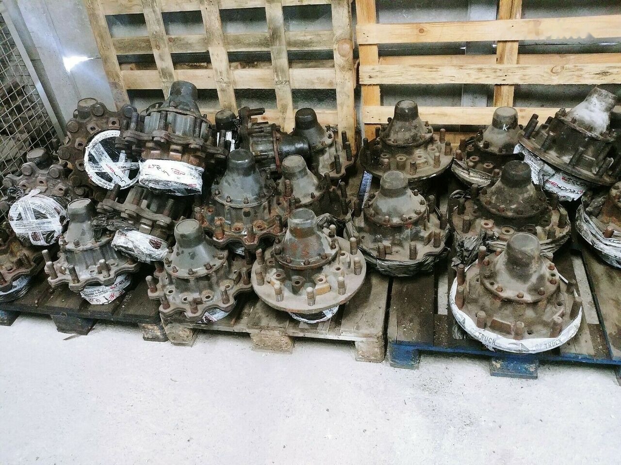 Scania truck - Szabadonfutó agy - Teherautó: 4 kép. Scania truck - Szabadonfutó agy - Teherautó: 4 kép.