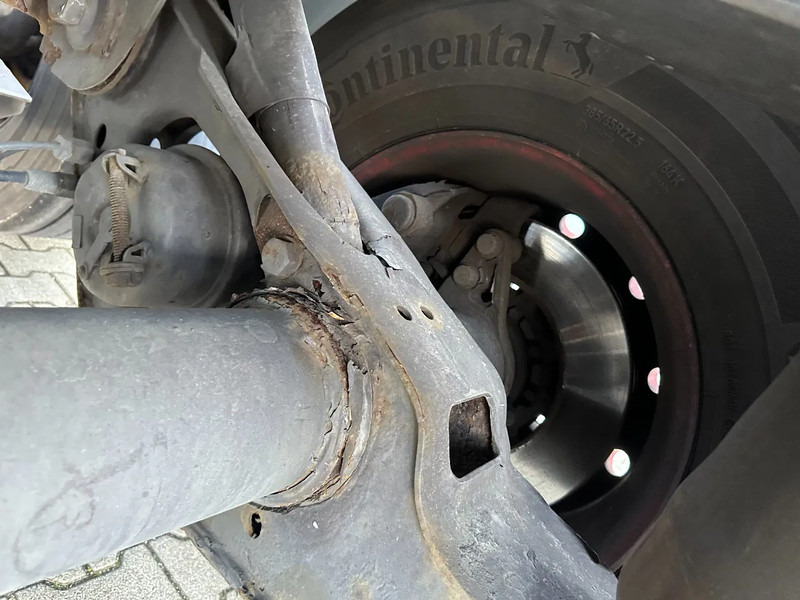 Félpótkocsi cserefelépítményes Burg 20FT + 20FT SWAP ADR (EX/II, EX/III, FL, AT) Chassis, empty weight: 3.690kg, SAF INTRADISC, 2x Liftaxle, NL-chassis: 19 kép. Félpótkocsi cserefelépítményes Burg 20FT + 20FT SWAP ADR (EX/II, EX/III, FL, AT) Chassis, empty weight: 3.690kg, SAF INTRADISC, 2x Liftaxle, NL-chassis: 19 kép.