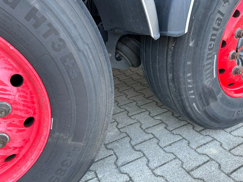 Félpótkocsi cserefelépítményes Burg 20FT + 20FT SWAP ADR (EX/II, EX/III, FL, AT) Chassis, empty weight: 3.690kg, SAF INTRADISC, 2x Liftaxle, NL-chassis: 17 kép. Félpótkocsi cserefelépítményes Burg 20FT + 20FT SWAP ADR (EX/II, EX/III, FL, AT) Chassis, empty weight: 3.690kg, SAF INTRADISC, 2x Liftaxle, NL-chassis: 17 kép.