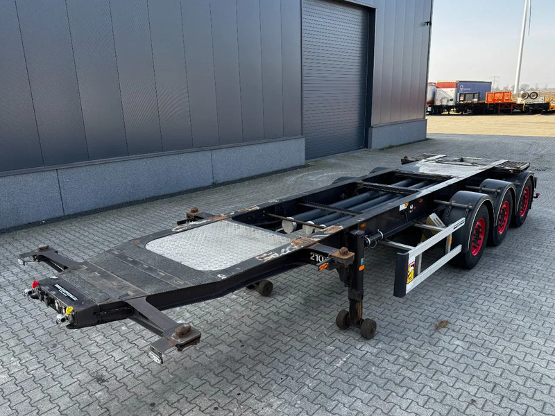 Burg 20FT/3-axles, SAF INTRADISC, ADR (EXII, EXII, FL, AT), 2x LIFTAXLE, NL-Chassis - Félpótkocsi cserefelépítményes: 2 kép. Burg 20FT/3-axles, SAF INTRADISC, ADR (EXII, EXII, FL, AT), 2x LIFTAXLE, NL-Chassis - Félpótkocsi cserefelépítményes: 2 kép.