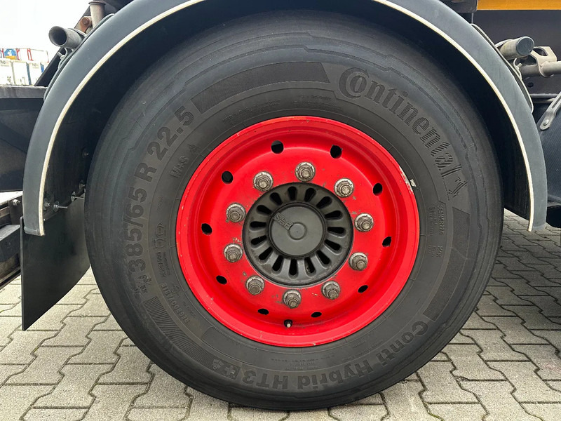 Félpótkocsi cserefelépítményes Burg 20FT ADR (EX/II, EX/III, FL, AT) Chassis, Empty weight : 3.690kg, SAF INTRADISC, 2x Liftaxle, NL-chassis, APK/ADR: 06-2025: 12 kép.