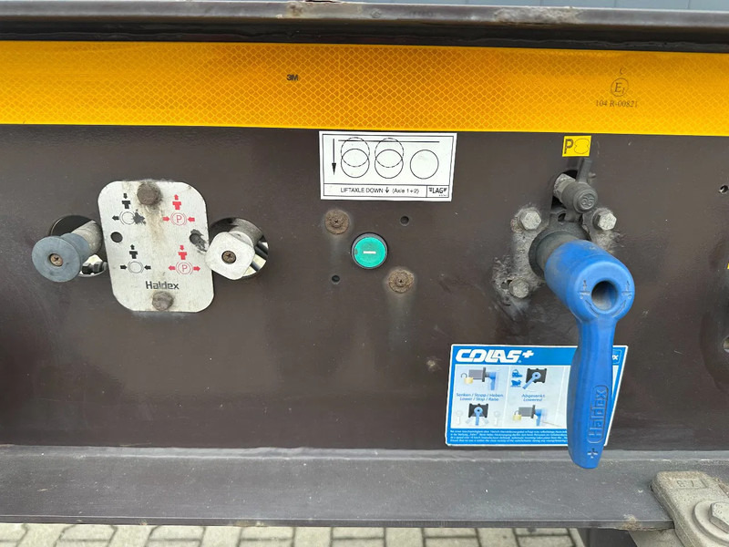 Félpótkocsi cserefelépítményes Burg 20FT ADR (EX/II, EX/III, FL, AT) Chassis, Empty weight : 3.690kg, SAF INTRADISC, 2x Liftaxle, NL-chassis, APK/ADR: 06-2025: 13 kép.