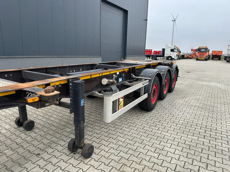Félpótkocsi cserefelépítményes Burg 20FT ADR (EX/II, EX/III, FL, AT) Chassis, leeggewicht: 3.690kg, SAF INTRADISC, 2x Liftaxle, NL-chassis, APK: 08-2025: 17 kép.