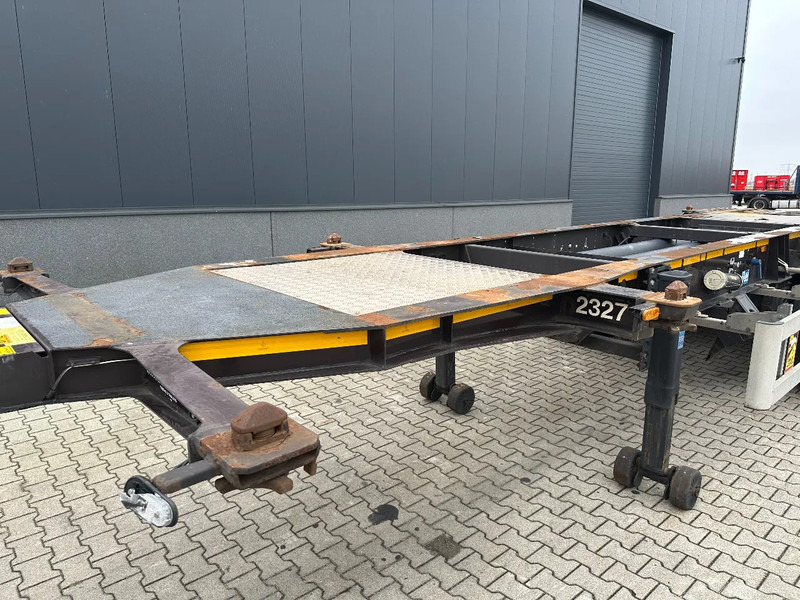 Félpótkocsi cserefelépítményes Burg 20FT ADR (EX/II, EX/III, FL, AT) Chassis, leeggewicht: 3.690kg, SAF INTRADISC, 2x Liftaxle, NL-chassis, APK: 08-2025: 20 kép.