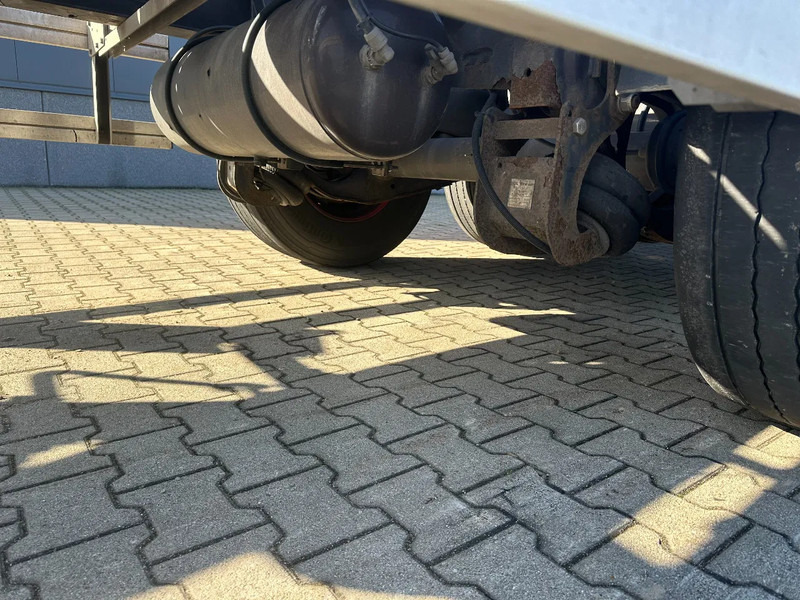 Félpótkocsi cserefelépítményes Burg 20FT ADR (EX/II, EX/III, FL, AT), Leergewicht : 3.690kg, SAF INTRADISC, 2x Liftachse, NL-Chassis: 13 kép. Félpótkocsi cserefelépítményes Burg 20FT ADR (EX/II, EX/III, FL, AT), Leergewicht : 3.690kg, SAF INTRADISC, 2x Liftachse, NL-Chassis: 13 kép.