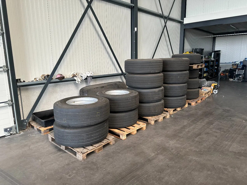 Diversen 16x 385/65-R22.5 on rims - Gumiabroncs - Teherautó: 1 kép. Diversen 16x 385/65-R22.5 on rims - Gumiabroncs - Teherautó: 1 kép.