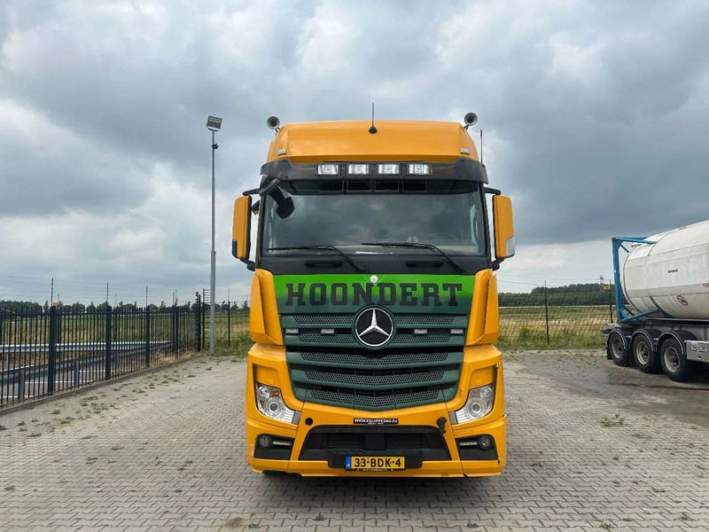 Mercedes-Benz Actros 2748 LS 6x2 BROKEN ENGINE / MOTOR SCHADEN / KAPOTTE MOTOR - Nyergesvontató: 5 kép. Mercedes-Benz Actros 2748 LS 6x2 BROKEN ENGINE / MOTOR SCHADEN / KAPOTTE MOTOR - Nyergesvontató: 5 kép.