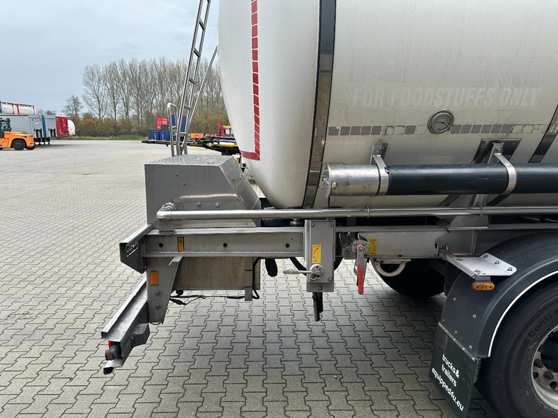 Tartályos félpótkocsi a következők szállításához élelmiszer Van Hool LEVENSMIDDELEN / 39.000L / 3-KAMMER / INOX / NL-Auflieger / APK: 04/2026: 17 kép. Tartályos félpótkocsi a következők szállításához élelmiszer Van Hool LEVENSMIDDELEN / 39.000L / 3-KAMMER / INOX / NL-Auflieger / APK: 04/2026: 17 kép.