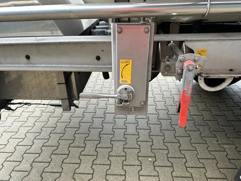 Tartályos félpótkocsi a következők szállításához élelmiszer Van Hool LEVENSMIDDELEN / 39.000L / 3-KAMMER / INOX / NL-Auflieger / APK: 04/2026: 18 kép. Tartályos félpótkocsi a következők szállításához élelmiszer Van Hool LEVENSMIDDELEN / 39.000L / 3-KAMMER / INOX / NL-Auflieger / APK: 04/2026: 18 kép.