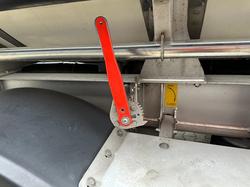 Tartályos félpótkocsi a következők szállításához élelmiszer Van Hool LEVENSMIDDELEN / 39.000L / 3-KAMMER / INOX / NL-Auflieger / APK: 05/2026: 20 kép. Tartályos félpótkocsi a következők szállításához élelmiszer Van Hool LEVENSMIDDELEN / 39.000L / 3-KAMMER / INOX / NL-Auflieger / APK: 05/2026: 20 kép.