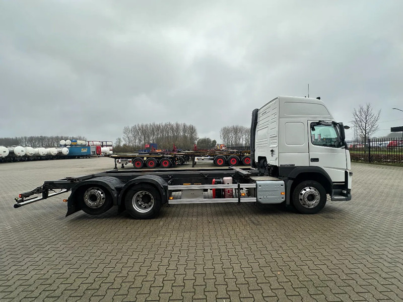 Volvo FM 380 Globetrotter 6x2, ADR (FL, AT, OX), LIFT/STEER, 636.183km - Alvaz teherautó: 4 kép. Volvo FM 380 Globetrotter 6x2, ADR (FL, AT, OX), LIFT/STEER, 636.183km - Alvaz teherautó: 4 kép.