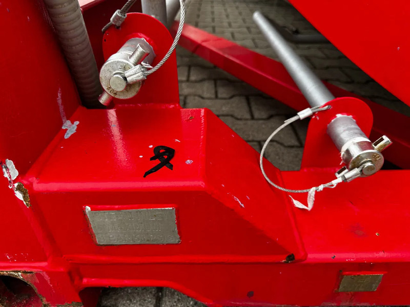 Tartály konténer a következők szállításához vegyi anyagok Welfit Oddy 20FT ISO, 24.990L / 1-COMP / 3 BAFFELS / T11 / 22K2 / 4 manholes / 5Y- + CSC-inspection valid until 04/2028: 8 kép. Tartály konténer a következők szállításához vegyi anyagok Welfit Oddy 20FT ISO, 24.990L / 1-COMP / 3 BAFFELS / T11 / 22K2 / 4 manholes / 5Y- + CSC-inspection valid until 04/2028: 8 kép.